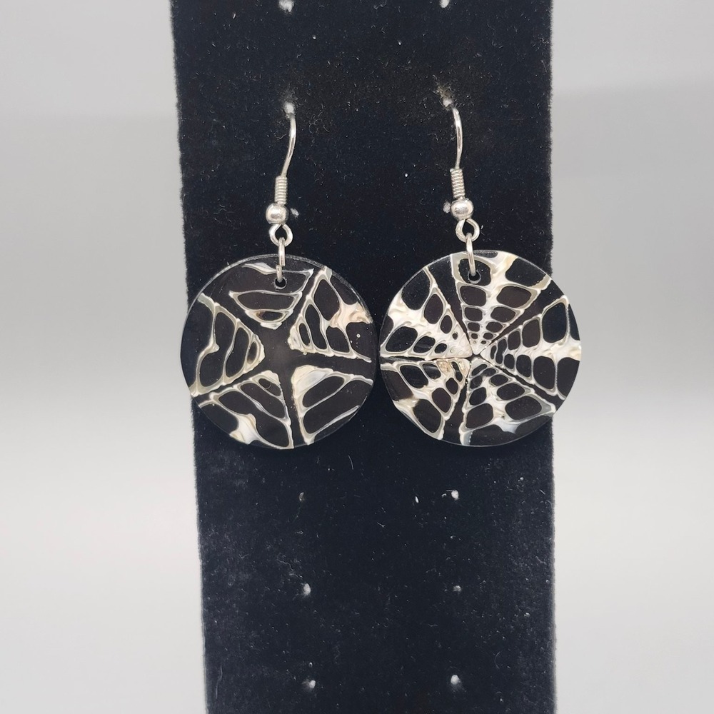 Black White Abstract Spiderweb Shell Dangle‎ Earrings 1.25" Round Fashion Goth